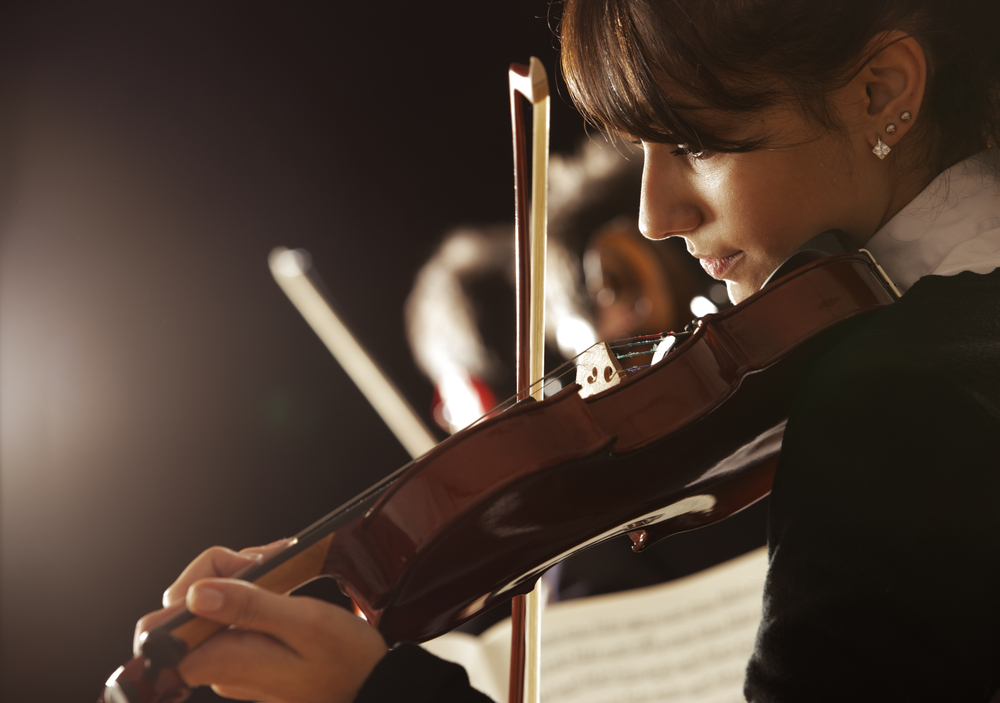 female violinist in concert