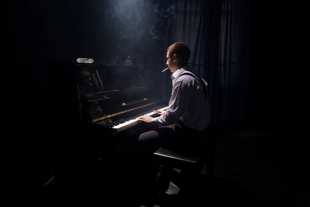 piano player smoking