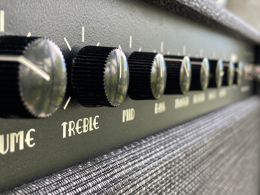 treble adjustment knob on amp